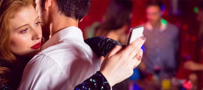 How Planets are Responsible for Extramarital Relationships? Know from the Best Astrologer in Delhi