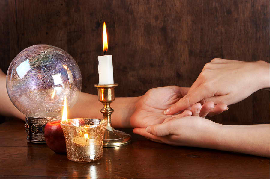 Know about Palmistry to Find the Best Astrologer in Delhi